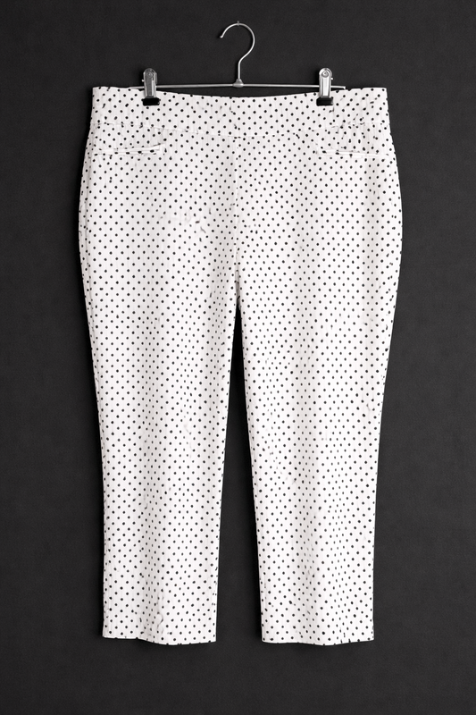 Chico’s White Polka Dot Capri Pants Women’s 3/4 Stretch Slim Fit Chic